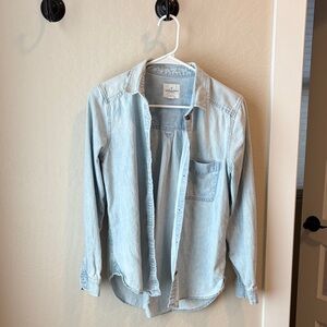 American Eagle Button Up